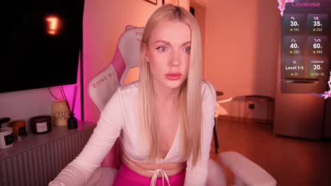 Snapshot of baaby_bon chatting on September 25, 1:32 pm Bonnie  online show from September 25, 1:32 pm