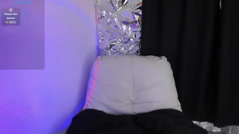 Queen B online show from November 7, 6:57 pm