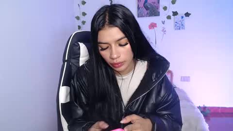 babenik_777 online show from November 2, 3:43 am