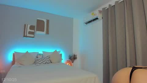 Snapshot of babesexy19_ chatting on October 13, 1:19 am itzell  online show from October 13, 1:19 am