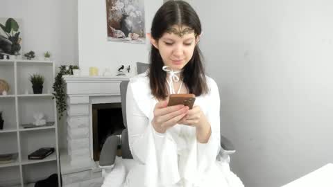 Evalena maybe just Eva online show from November 5, 5:23 am