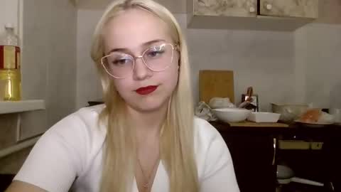 barbie___girl online show from February 5, 7:50 pm