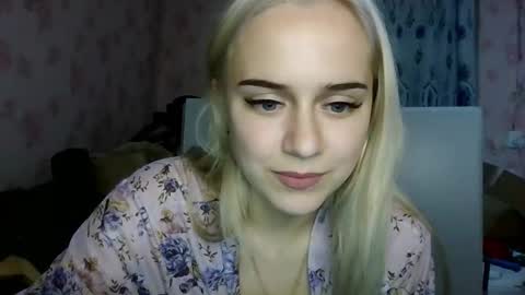 barbie___girl online show from November 19, 6:52 pm