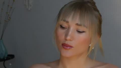 Chloe online show from April 27, 8:22 am