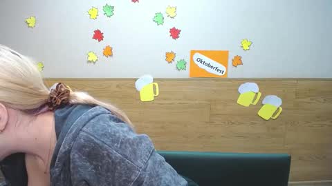 Snapshot of beatriceflyy chatting on September 19, 1:54 pm BeatriceFlyy online show from September 19, 1:54 pm