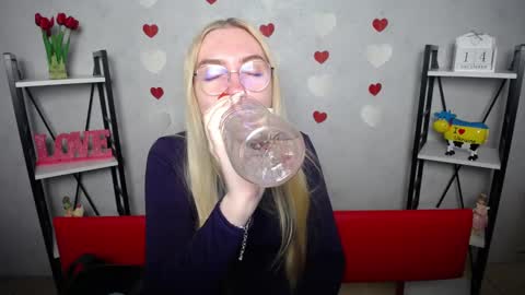 Snapshot of beatriceflyy chatting on December 14, 6:24 am BeatriceFlyy online show from December 14, 6:24 am