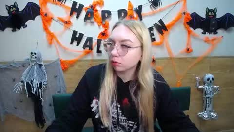 Snapshot of beatriceflyy chatting on October 21, 12:42 pm BeatriceFlyy online show from October 21, 12:42 pm