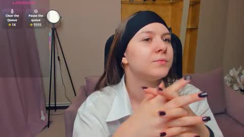 Beatrix or Triss3 online show from October 14, 8:50 am