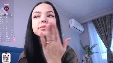 Polly  online show from October 16, 6:16 am