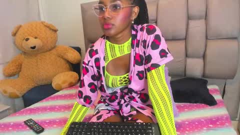 beauty_luci online show from October 7, 10:36 pm