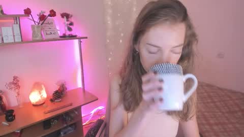 Snapshot of beautyeliise chatting on September 20, 2:15 pm Eliise online show from September 20, 2:15 pm