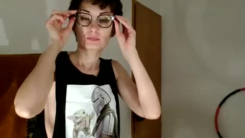 Raluca online show from March 29, 7:57 pm