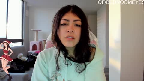 Snapshot of bedroomeyess chatting on December 18, 10:46 pm Amber UwU IM MOVING AND IS CRAZY ILL BE BACK VERY SOON 3 MISS YA ALREADY online show from December 18, 10:46 pm