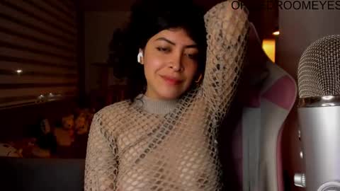 Snapshot of bedroomeyess chatting on February 11, 12:06 am Amber UwU IM MOVING AND IS CRAZY ILL BE BACK VERY SOON 3 MISS YA ALREADY online show from February 11, 12:06 am