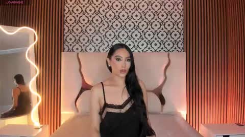 BELLA online show from December 15, 12:32 pm