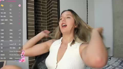 bella_blue_ online show from February 19, 5:27 pm