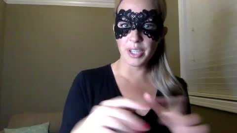 Bella Bradford online show from March 4, 2:17 am