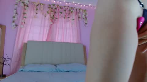 bella_gentle online show from February 23, 9:22 pm