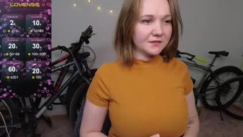 Snapshot of bella_murrrr chatting on October 9, 8:13 pm Bella online show from October 9, 8:13 pm