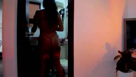 Snapshot of bella_rosee1 chatting on September 15, 10:17 pm  Maria online show from September 15, 10:17 pm