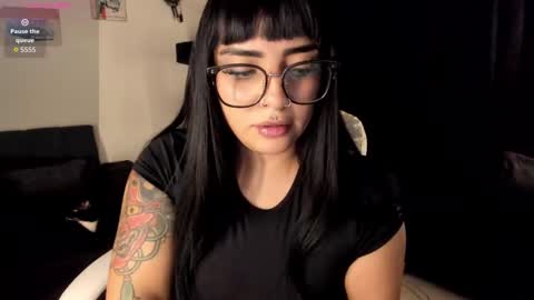 Snapshot of bellaa_miller chatting on September 29, 11:43 pm Bella  online show from September 29, 11:43 pm