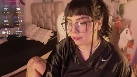 Snapshot of bellaa_miller chatting on October 18, 8:32 pm Bella  online show from October 18, 8:32 pm