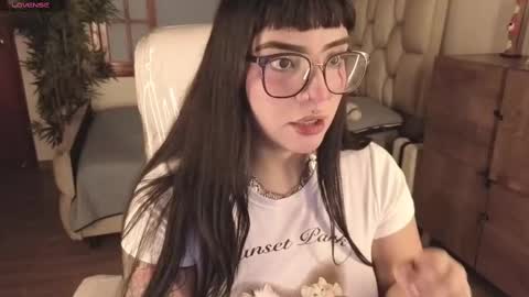 Snapshot of bellaa_miller chatting on October 7, 7:29 pm Bella  online show from October 7, 7:29 pm