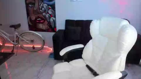 Snapshot of bellaa_miller chatting on September 11, 8:09 pm Bella  online show from September 11, 8:09 pm