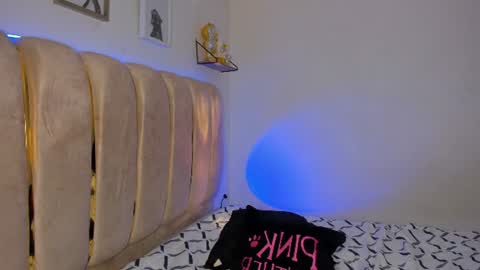 bellaastorm online show from July 7, 7:23 am