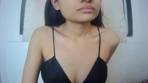 bellacrystall online show from March 4, 6:47 am