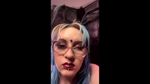 belladraconis online show from February 5, 7:50 am