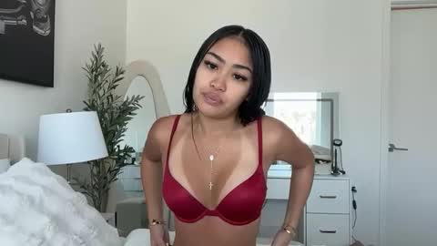 Bella online show from May 16, 7:02 pm