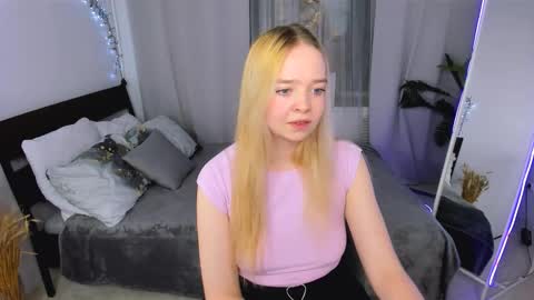 Bella online show from November 24, 8:44 pm