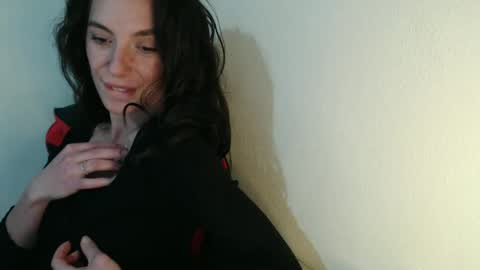 bellaqueen0701 online show from February 14, 8:15 pm