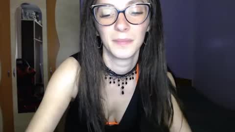 bellaqueen0701 online show from February 24, 10:58 pm