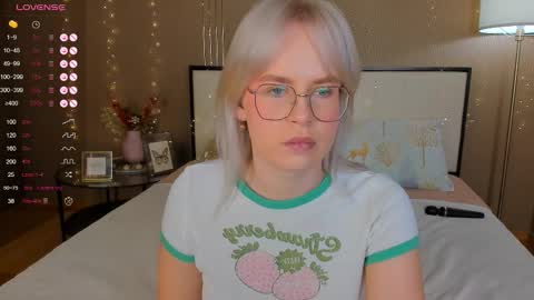 Bella online show from November 25, 1:52 am