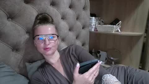 Amelia online show from September 10, 5:35 pm