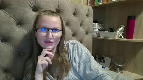 Amelia online show from October 4, 5:50 pm