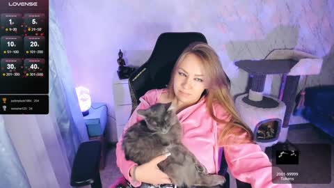 Your Annabelle Wolf  online show from December 17, 4:22 pm