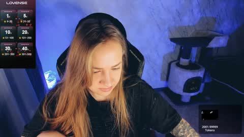 Your Annabelle Wolf  online show from December 10, 6:01 am