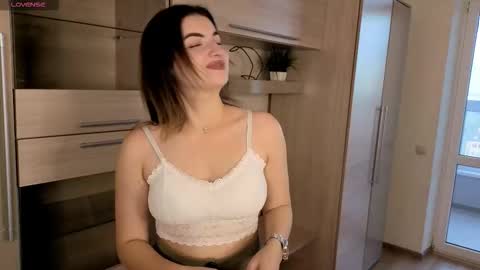 Snapshot of bernice_knight chatting on September 28, 2:22 pm Maria online show from September 28, 2:22 pm