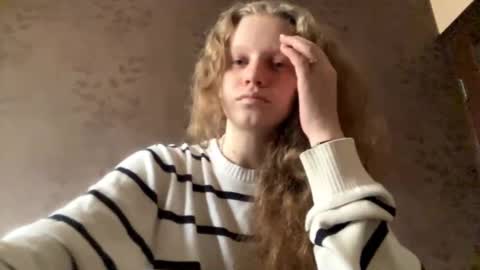 Snapshot of berniecemontell chatting on October 24, 11:50 am Sophia online show from October 24, 11:50 am