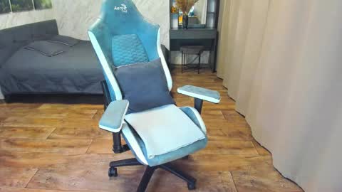 Snapshot of berry_lipsss chatting on February 21, 1:33 pm Im Lola online show from February 21, 1:33 pm