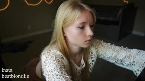 Chloe Next stream on Friday online show from February 21, 6:15 pm