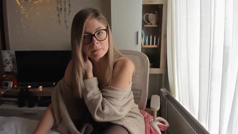 Vicky   online show from March 19, 8:07 am