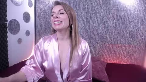 LINDA online show from December 22, 3:00 am