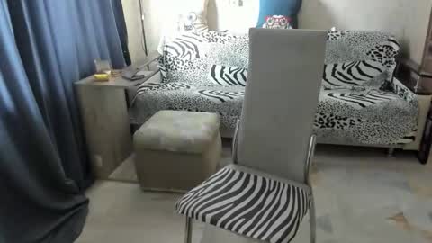 mom online show from February 6, 4:16 am