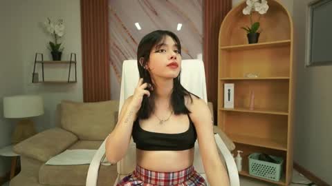 billiebrownn online show from April 6, 7:04 pm