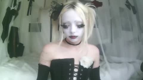 vampire fang  online show from October 8, 7:18 pm