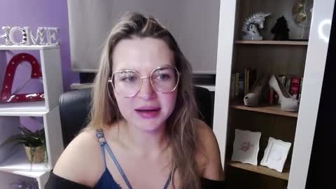 Z O E Y online show from November 24, 5:31 am